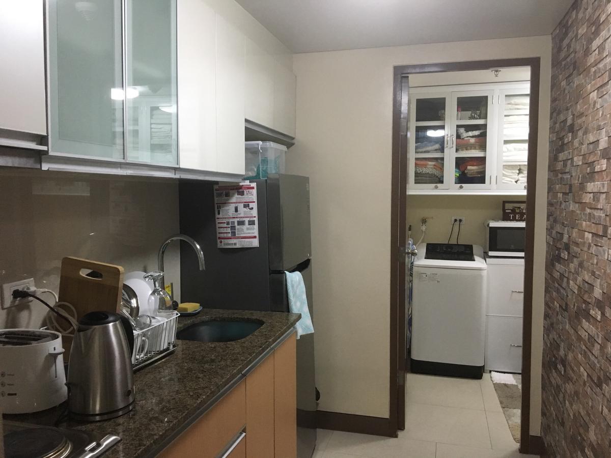 De Luxe 7Qrs Apartment Manila Exterior photo